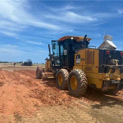 Prefeitura de Ilhéus prepara terreno para implantação de novo estacionamento na Avenida Soares Lopes