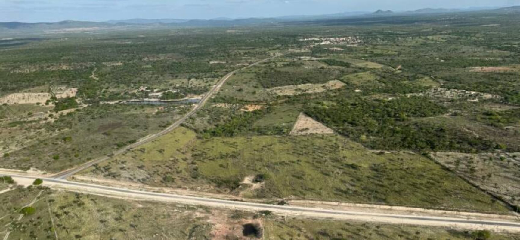 Obra de pavimentação na BA-120 é retomada e Governo antecipa previsão de entrega para 2026