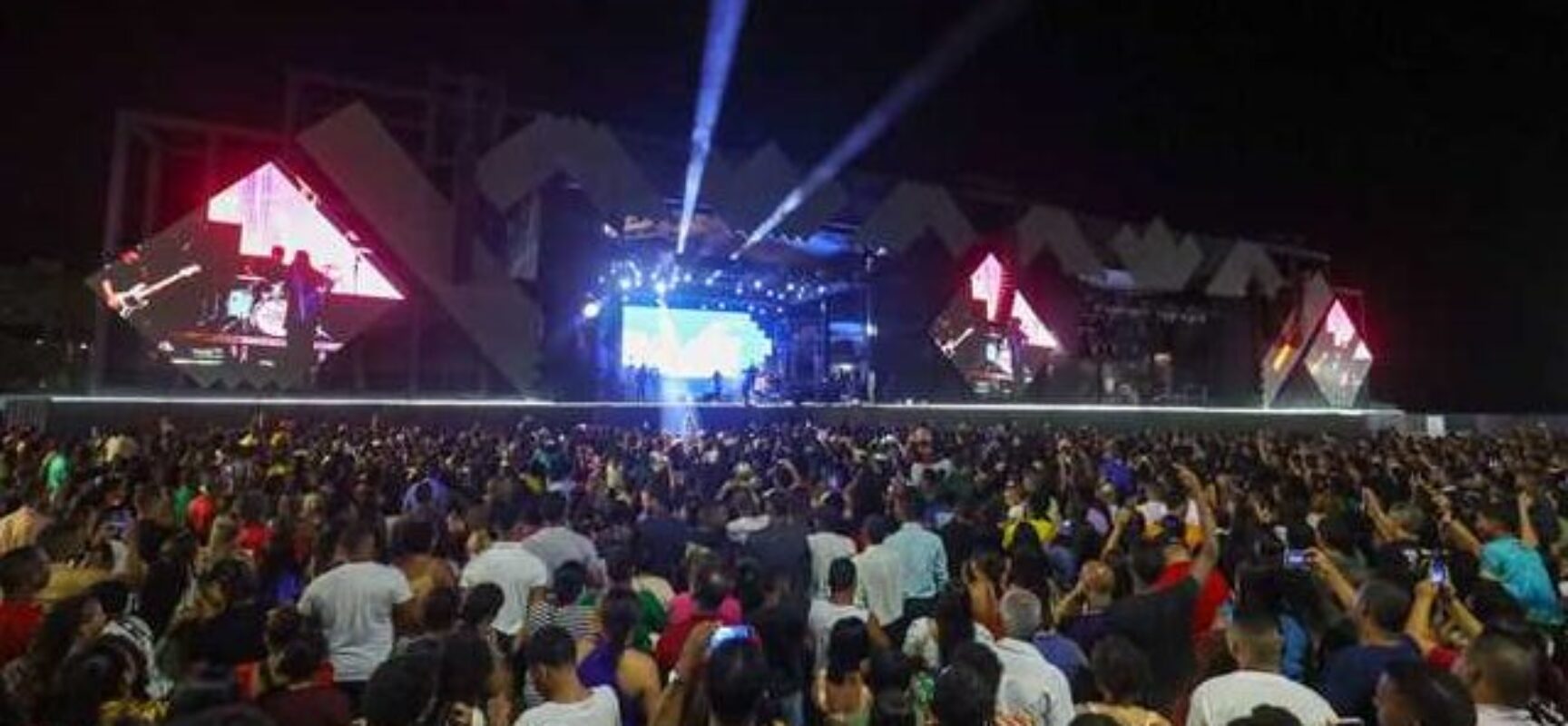 Ilhéus Abençoada abre a Virada Ilhéus 2026 com noite marcada por fé, organização e tranquilidade