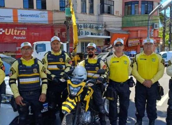 Prefeitura de Ilhéus realiza blitz educativa para informar a população sobre os novos radares