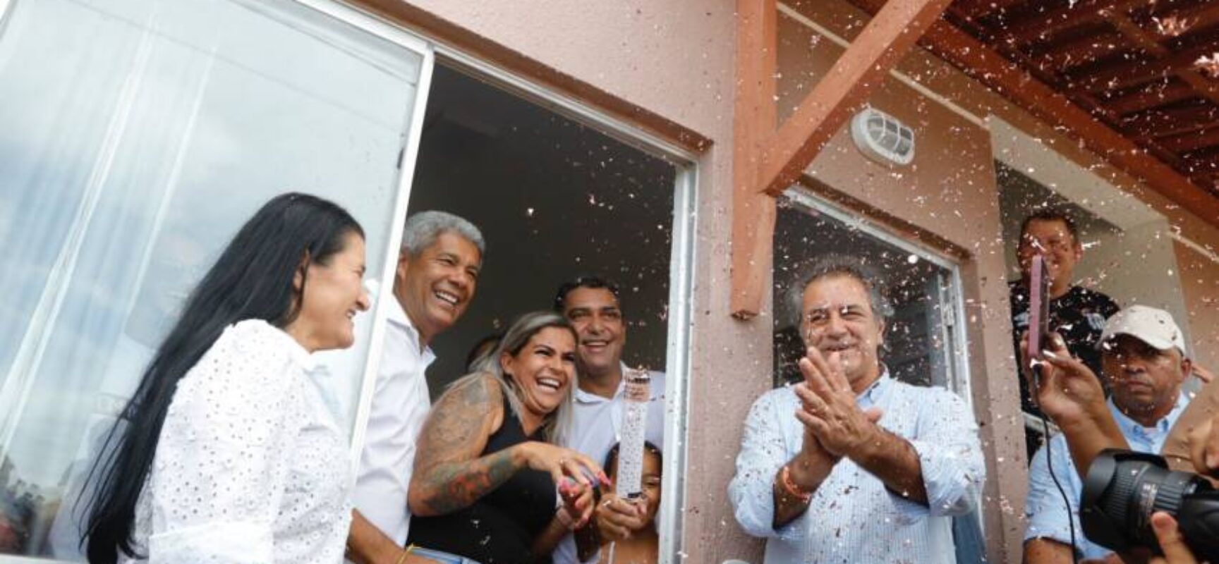 Em Barreiras, governador entrega 500 moradias do Minha Casa, Minha Vida e obras de pavimentação