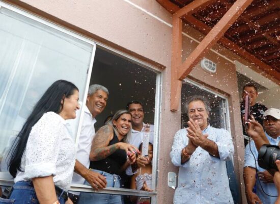 Em Barreiras, governador entrega 500 moradias do Minha Casa, Minha Vida e obras de pavimentação