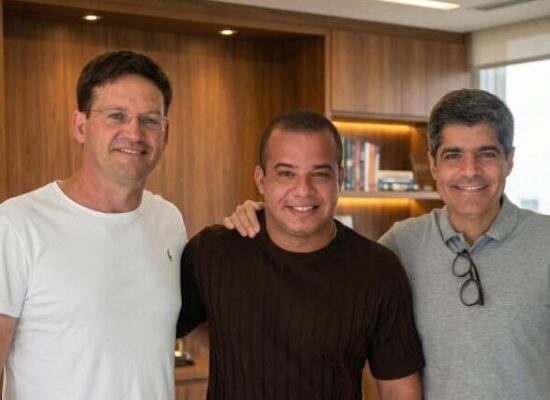 Thiago Martins articula alinhamento político entre PL e União Brasil em encontro com ACM Neto e João Roma