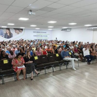 Mutuários e donos de imóveis no Jardim Primavera e Urbis IV recebem escrituras