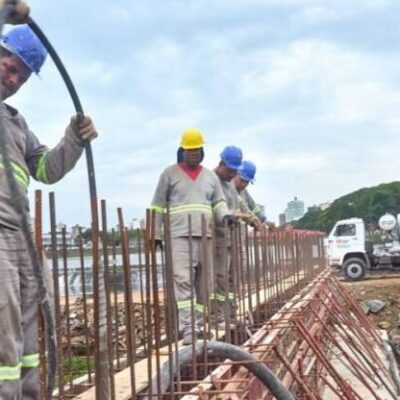 Titular da SIURB faz visita técnica ao canteiro de obras da nova ponte sobre o Rio Cachoeira em Itabuna