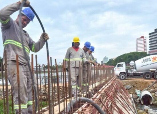 Titular da SIURB faz visita técnica ao canteiro de obras da nova ponte sobre o Rio Cachoeira em Itabuna