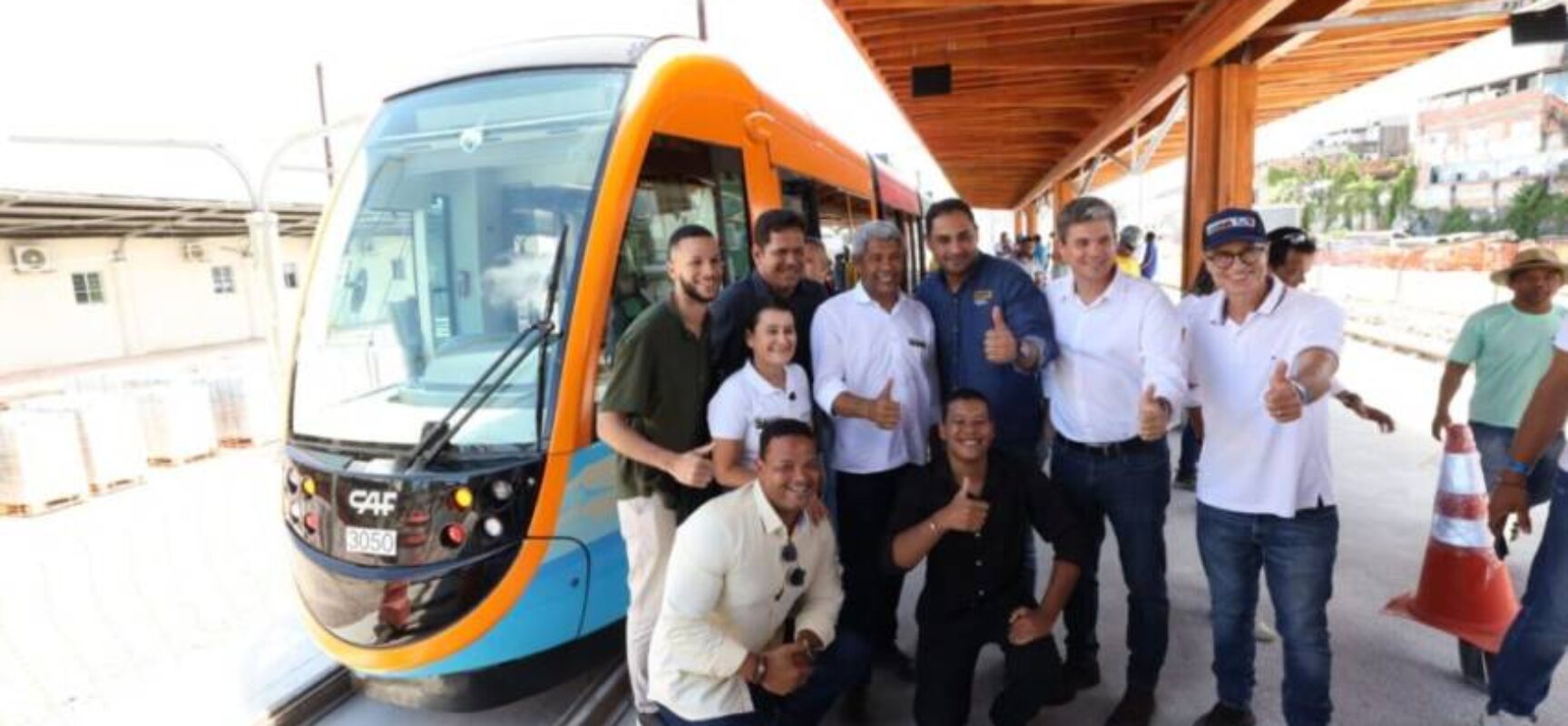 Obra do Governo do Estado, VLT faz primeira viagem-teste e marca avanço na mobilidade da capital baiana