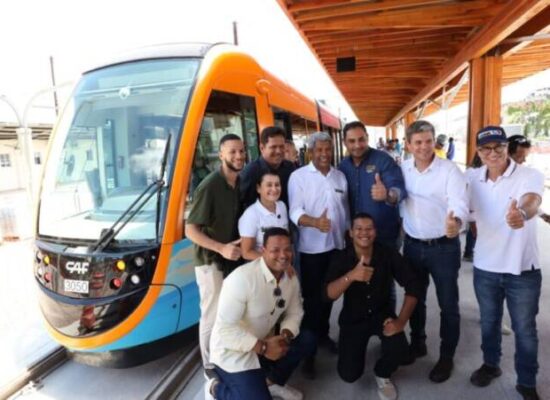 Obra do Governo do Estado, VLT faz primeira viagem-teste e marca avanço na mobilidade da capital baiana