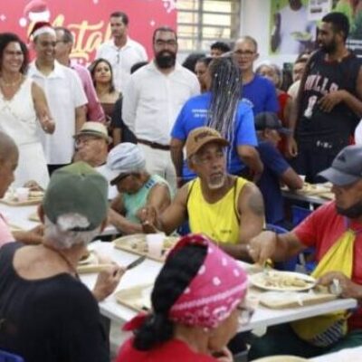 Governador participa do Natal Mais Social com cardápio especial no Restaurante Popular da Liberdade