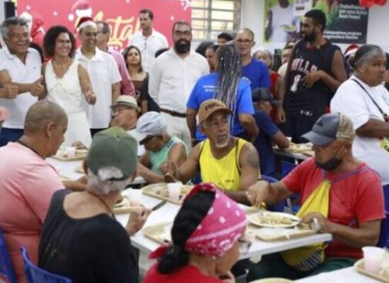 Governador participa do Natal Mais Social com cardápio especial no Restaurante Popular da Liberdade