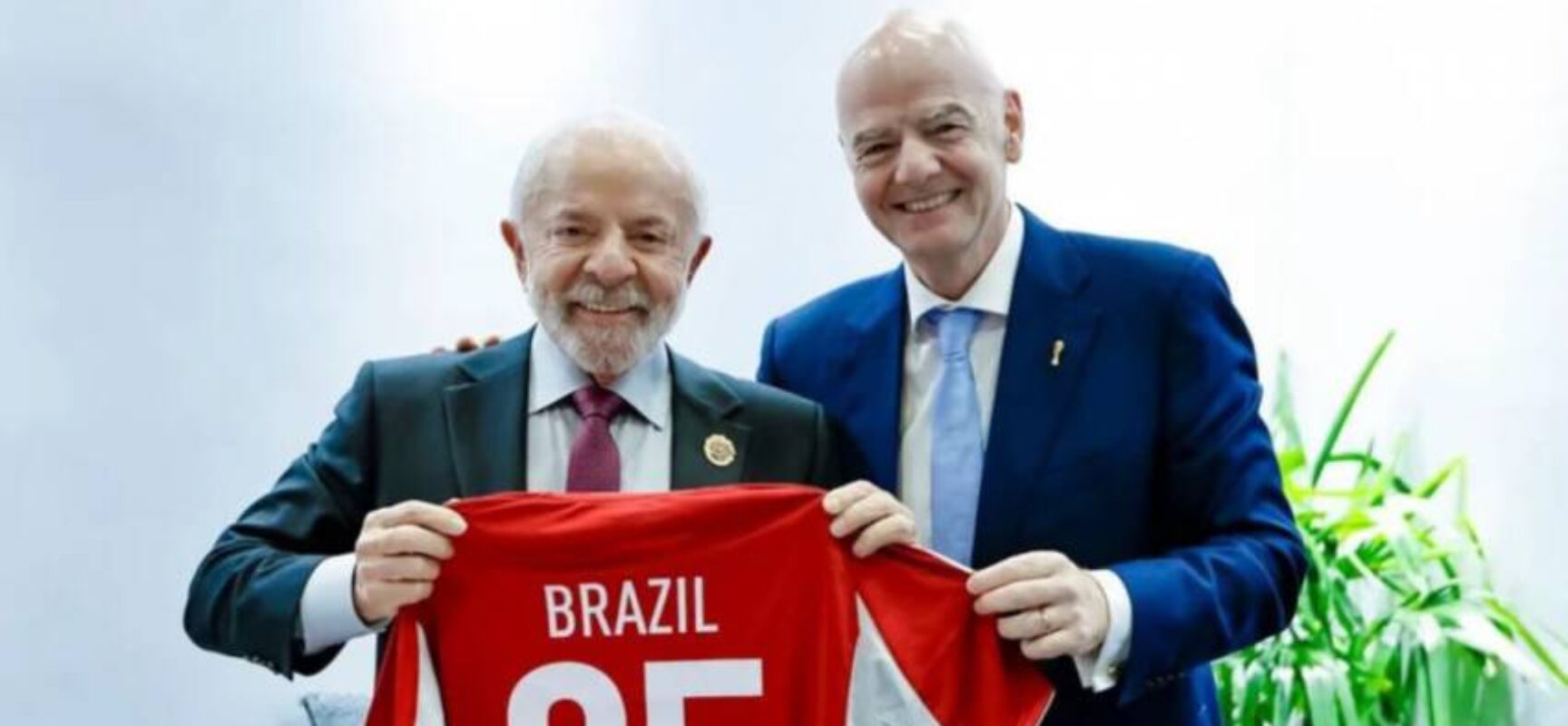 Lula se reúne com presidente da FIFA para reforçar interesse do Brasil sediar Copa do Mundo de Clubes