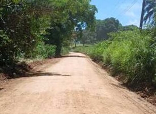 Prefeitura de Ilhéus realiza encascalhamento na estrada Iguape-Aritaguá-Sambaituba