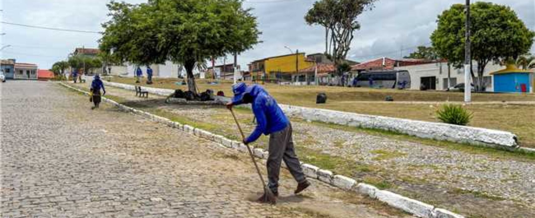 Prefeitura de Ilhéus garantiu limpeza durante e após a tradicional Puxada do Mastro em Olivença