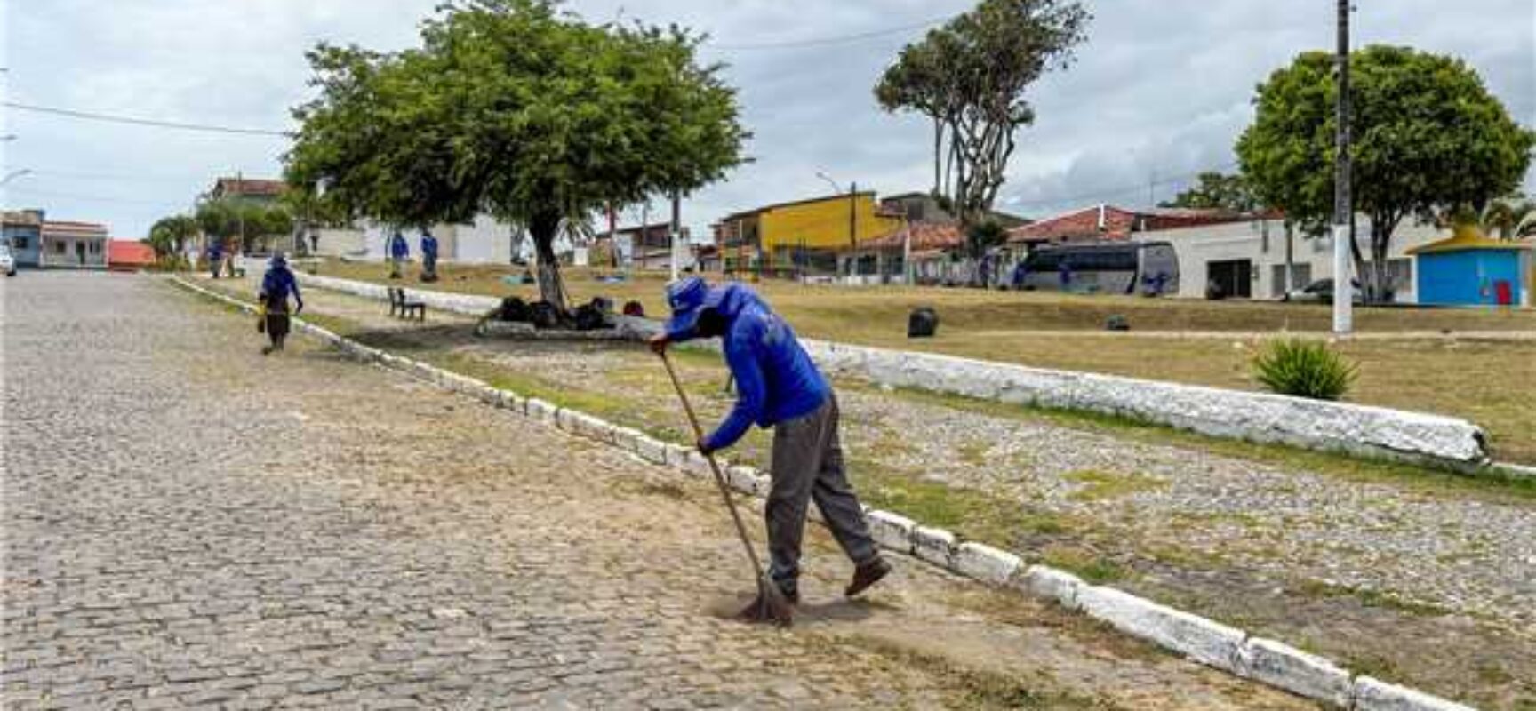 Prefeitura de Ilhéus garantiu limpeza durante e após a tradicional Puxada do Mastro em Olivença