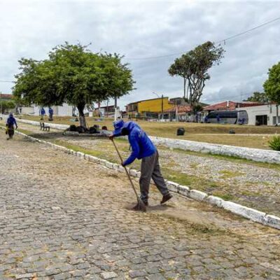 Prefeitura de Ilhéus garantiu limpeza durante e após a tradicional Puxada do Mastro em Olivença