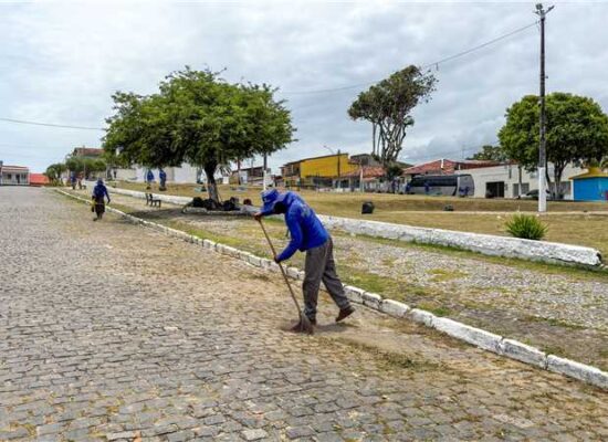 Prefeitura de Ilhéus garantiu limpeza durante e após a tradicional Puxada do Mastro em Olivença