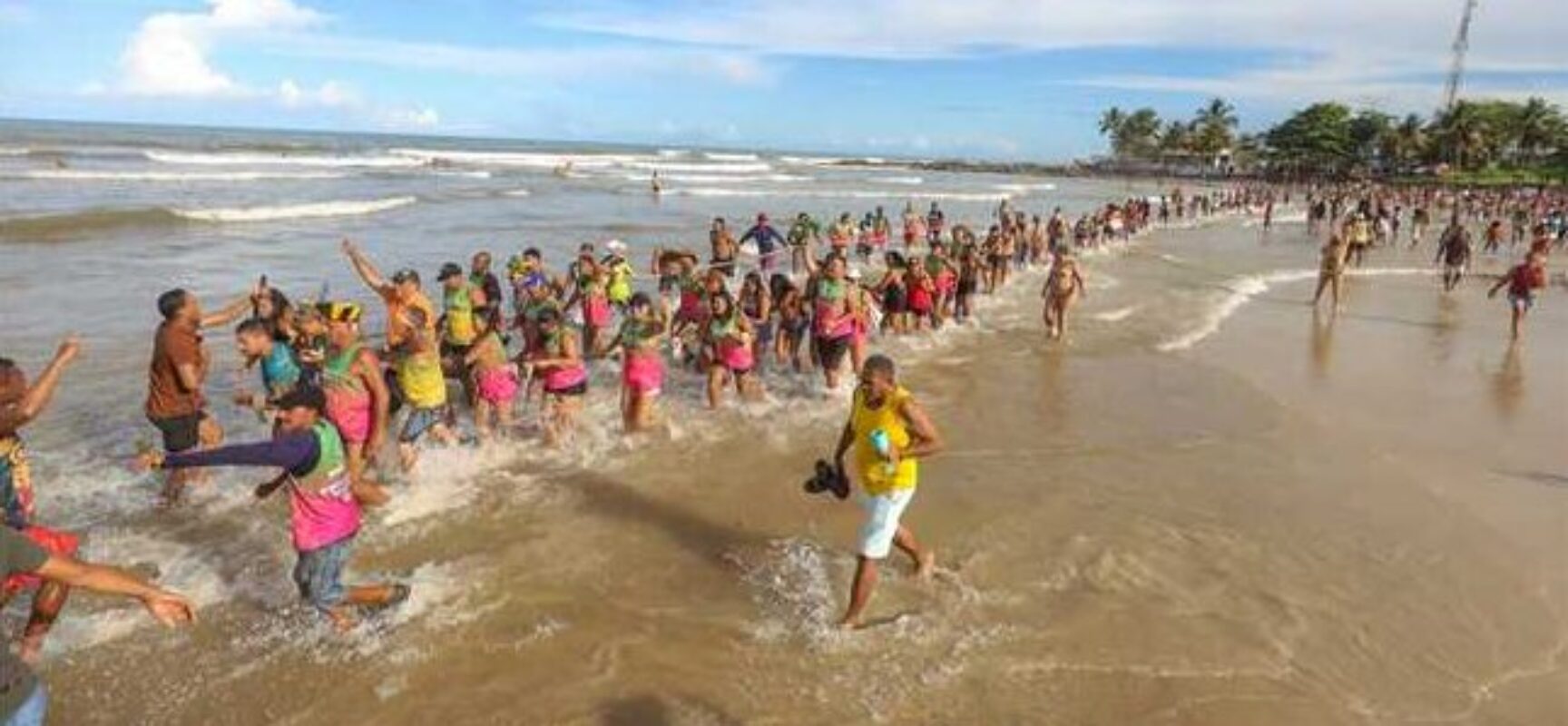 Puxada do Mastro de São Sebastião mantém tradição e reúne multidão em Olivença