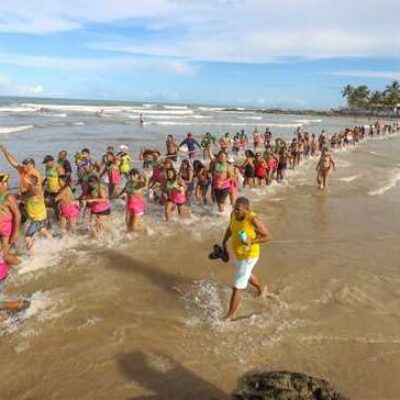 Puxada do Mastro de São Sebastião mantém tradição e reúne multidão em Olivença