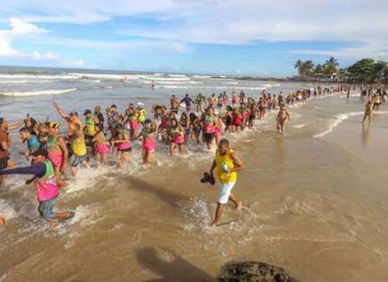 Puxada do Mastro de São Sebastião mantém tradição e reúne multidão em Olivença