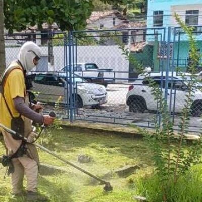 Unidades de saúde recebem serviços de roçagem e limpeza em Ilhéus