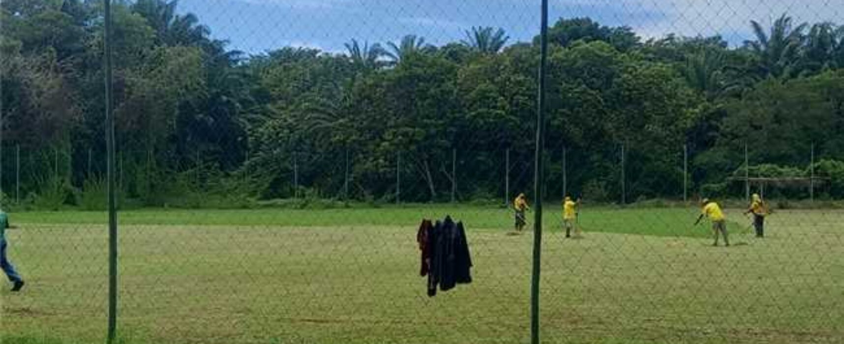 Prefeitura de Ilhéus realiza roçagem no campo do Iguape e reforça manutenção de espaços públicos
