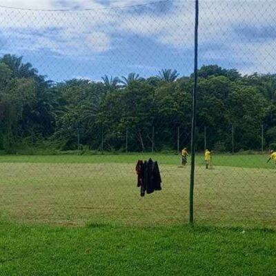 Prefeitura de Ilhéus realiza roçagem no campo do Iguape e reforça manutenção de espaços públicos