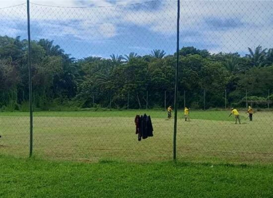 Prefeitura de Ilhéus realiza roçagem no campo do Iguape e reforça manutenção de espaços públicos