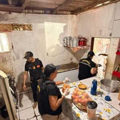 Prefeitura de Ilhéus identifica irregularidades em barraca de praia no Cururupe após denúncia