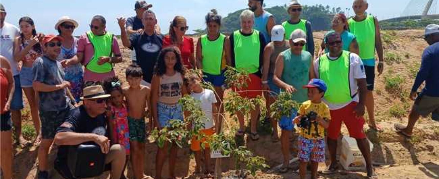 Prefeitura de Ilhéus realiza ação simbólica de plantio no encontro de Motorhome