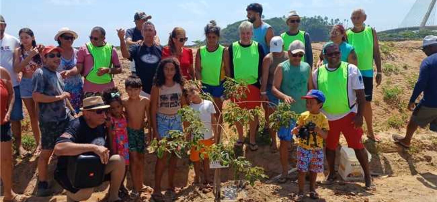 Prefeitura de Ilhéus realiza ação simbólica de plantio no encontro de Motorhome