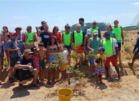 Prefeitura de Ilhéus realiza ação simbólica de plantio no encontro de Motorhome