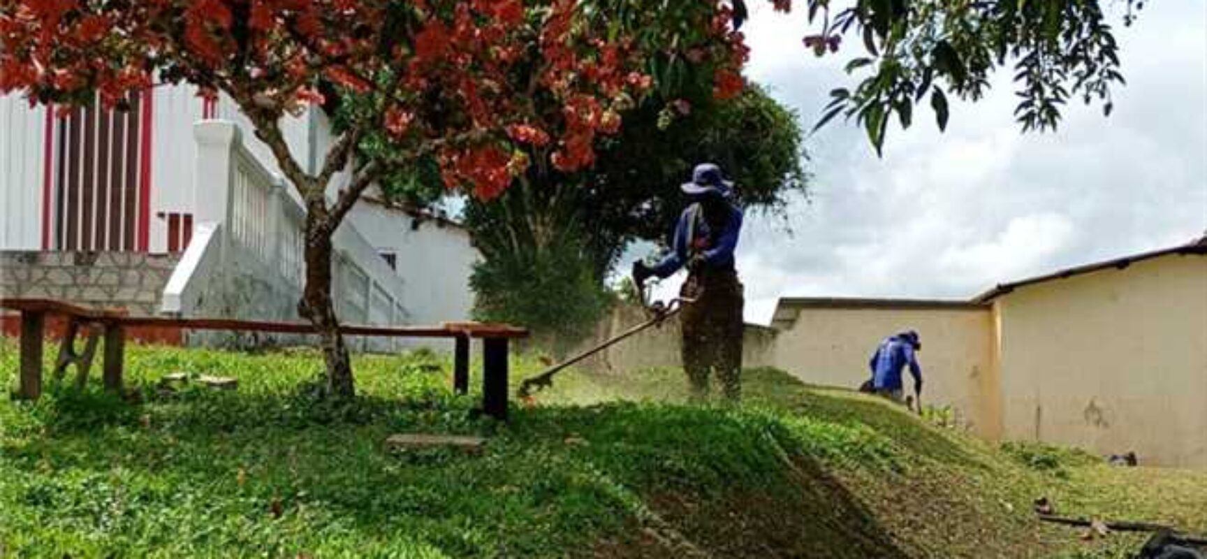Prefeitura de Ilhéus intensifica ações de limpeza no distrito de Banco do Pedro