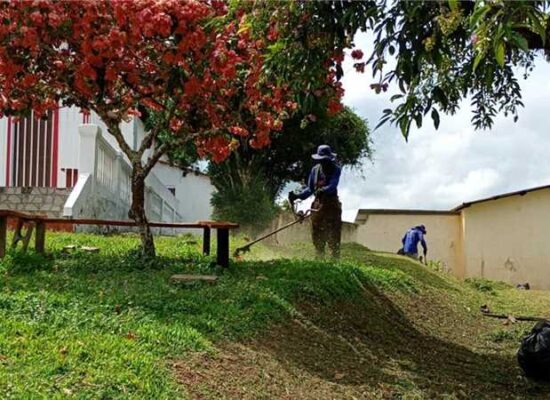 Prefeitura de Ilhéus intensifica ações de limpeza no distrito de Banco do Pedro