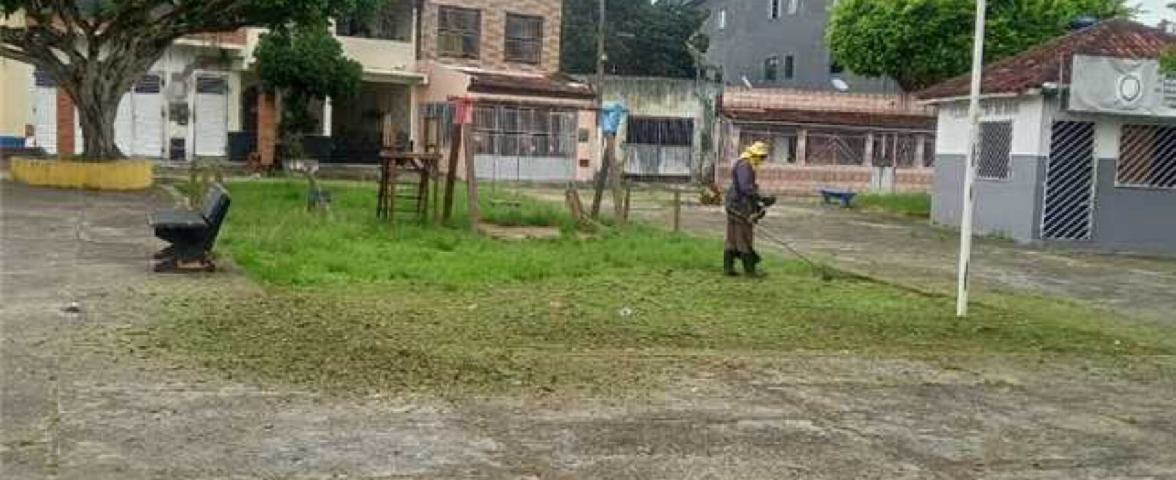 Prefeitura de Ilhéus realiza serviços de roçagem e capinagem no Banco da Vitória