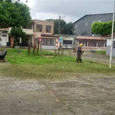 Prefeitura de Ilhéus realiza serviços de roçagem e capinagem no Banco da Vitória