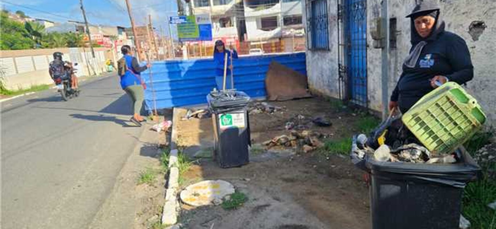 Prefeitura de Ilhéus realiza mutirão de limpeza na Rua da Horta