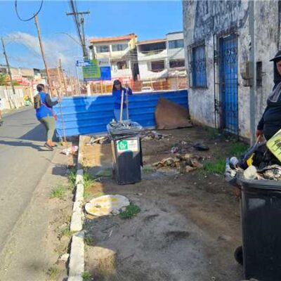 Prefeitura de Ilhéus realiza mutirão de limpeza na Rua da Horta