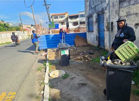 Prefeitura de Ilhéus realiza mutirão de limpeza na Rua da Horta