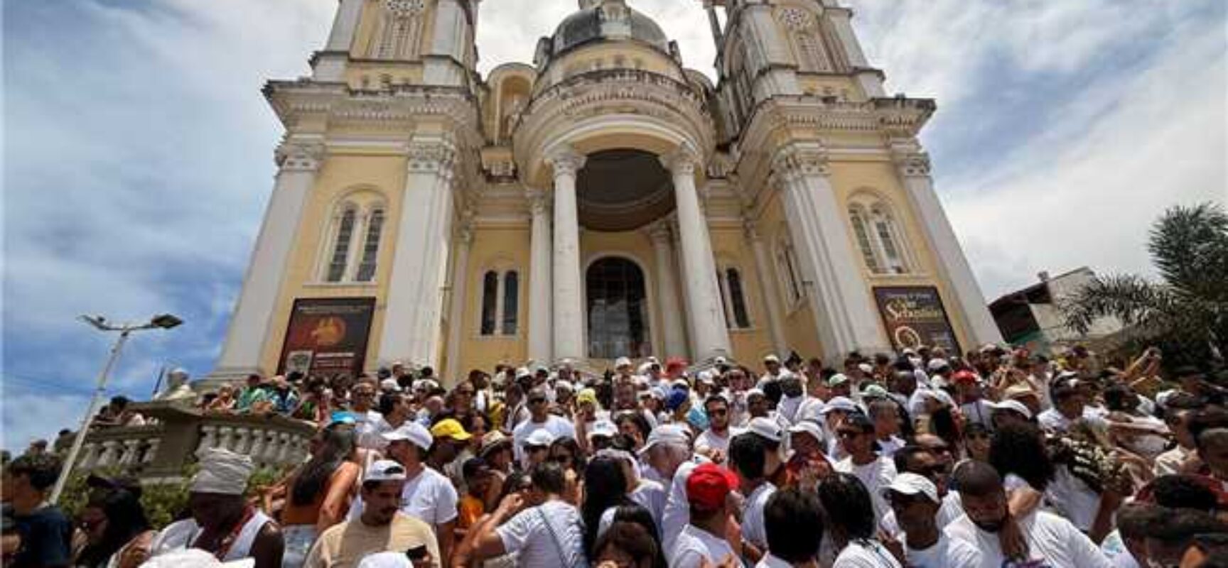 Lavagem das Escadarias de São Sebastião 2026 reúne fé, tradição e grande participação popular