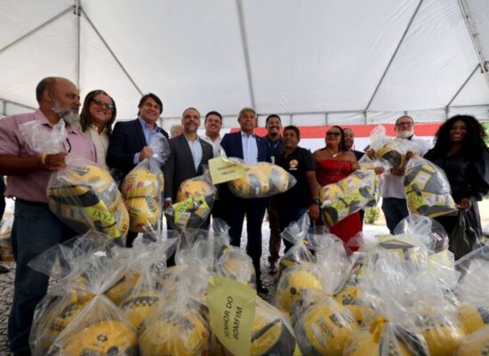 Estado entrega mais de 200 certificados, kits de proteção e bags para mototaxistas e motofretistas da Bahia