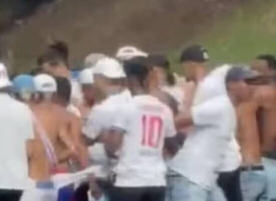 Homem é espancado por integrantes de torcida organizada antes de jogo do Bahia