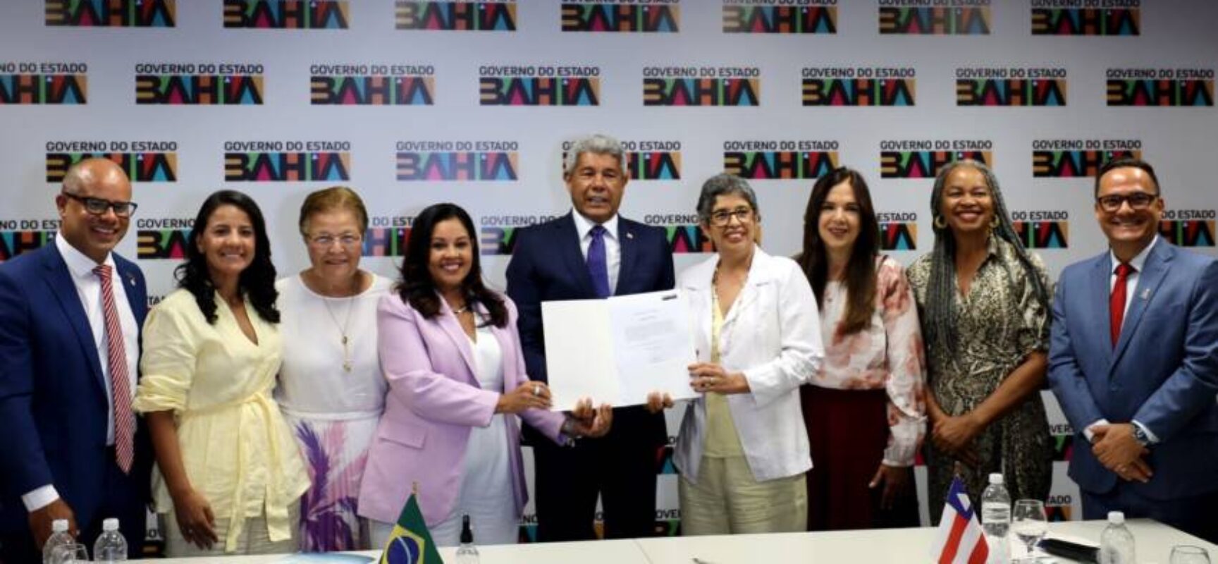 Reitora da UNEB é reconduzida ao cargo; governador assina termo de posse para novo mandato