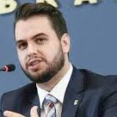 Ex-assessor de Bolsonaro, Filipe Martins é preso no Paraná por descumprir medidas cautelares