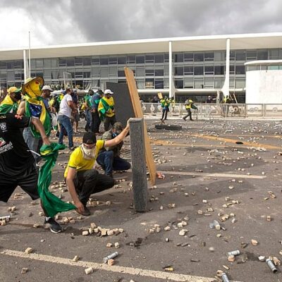 STF já condenou mais de 800 pessoas por atos golpistas de 8 de janeiro, três anos após ataques