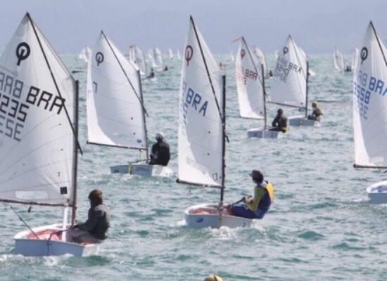 Itaparica sedia principal competição de vela de base do país, que movimenta o turismo náutico