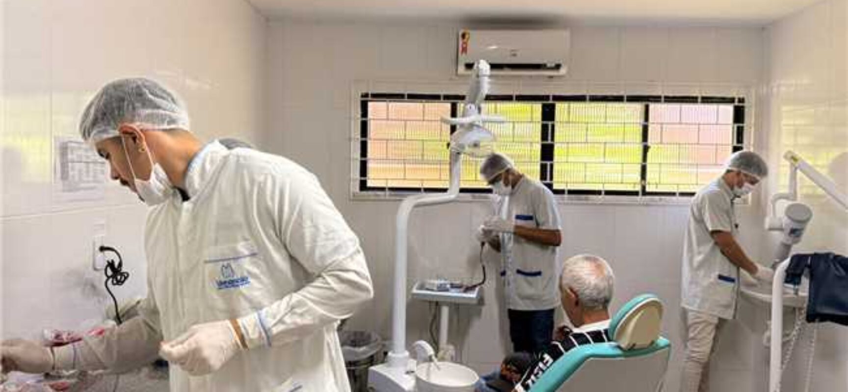 Prefeitura de Ilhéus faz segunda entrega de próteses dentárias de 2026