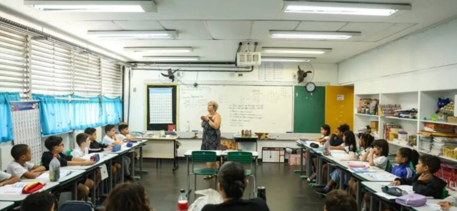 Professores da educação básica podem ter jornada reduzida para 30 horas semanais; entenda