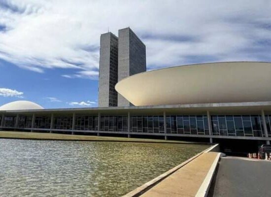 MP Eleitoral propõe multa de até R$ 30 mil por desinformação com IA nas eleições de 2026