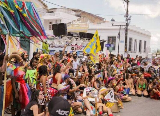 Pré-Carnaval movimenta bairros de Salvador e cidades do interior da Bahia