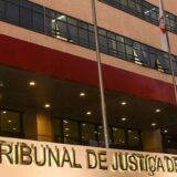 Homem acusado de estupro de vulnerável e mãe da vítima são presos após Justiça restaurar condenação em MG